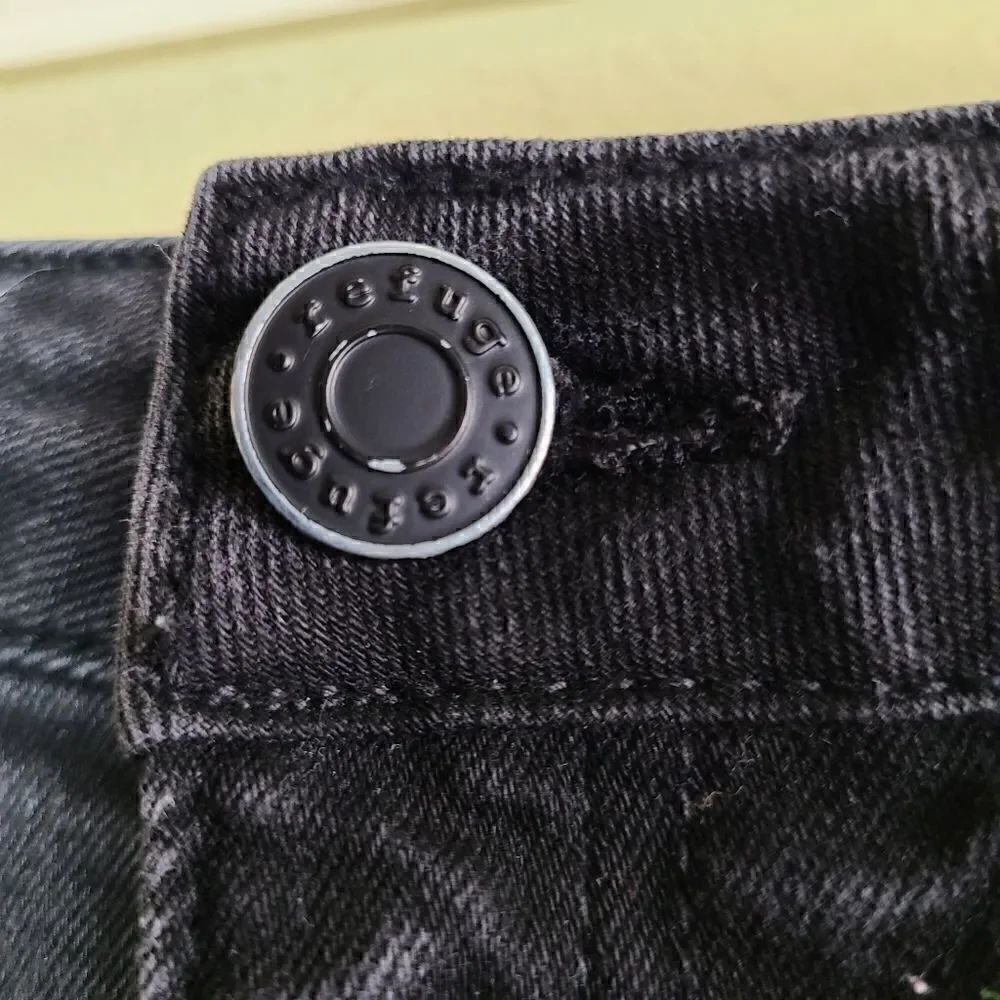 Refuge Distressed Shorts - Picture 2 of 7
